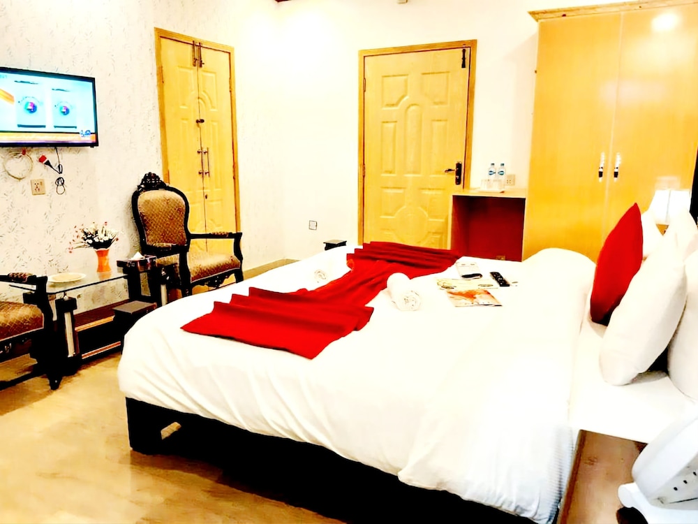 Deluxe Double or Twin Room