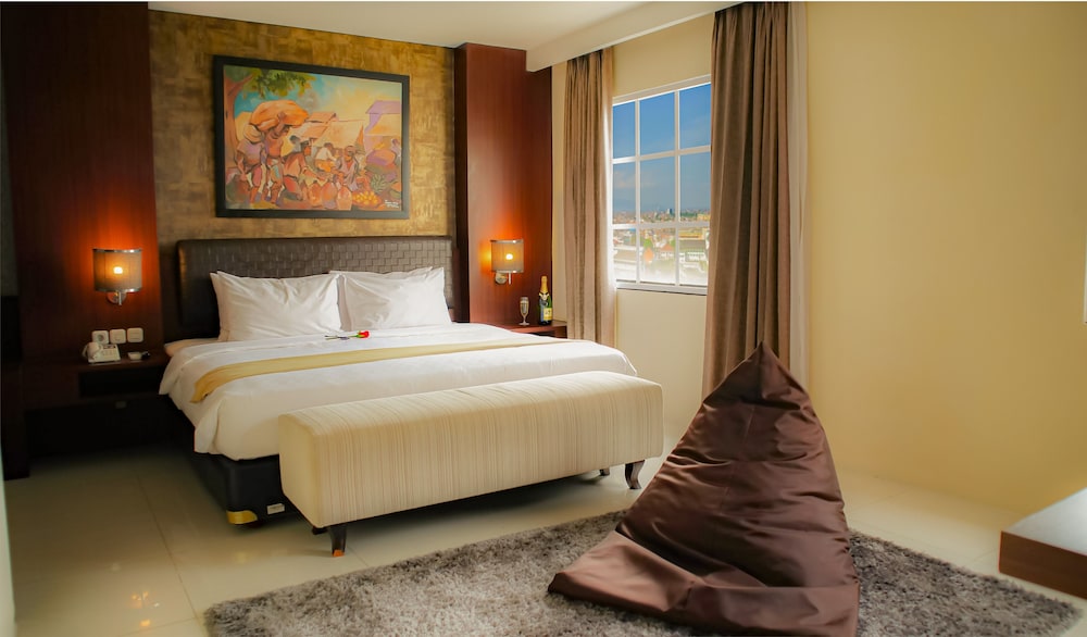 Royal Room, 1 King Bed photo 2