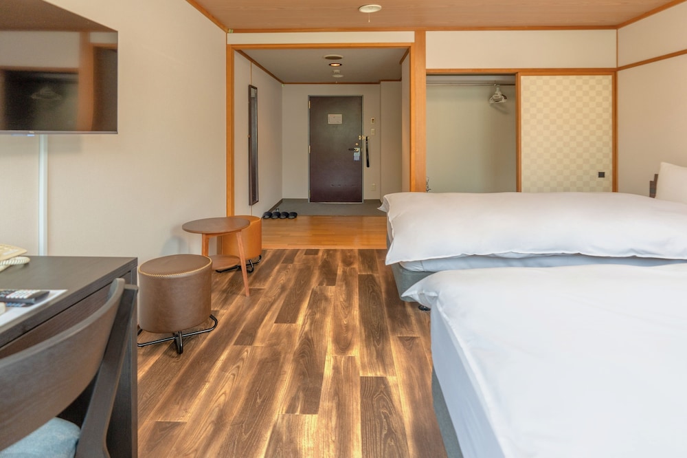 Deluxe Twin Room - Photo 3