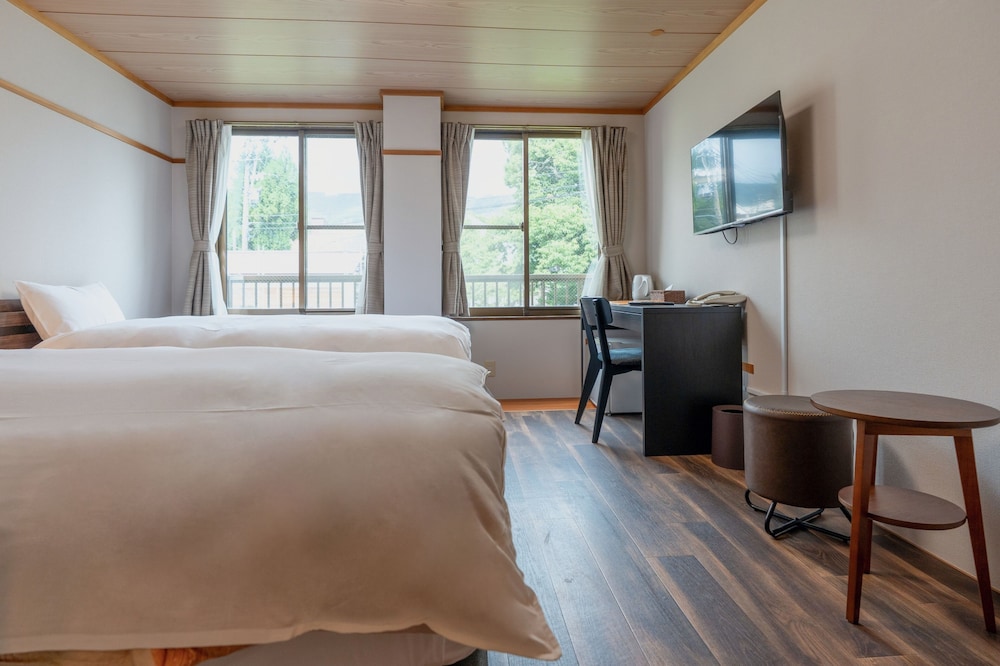 Deluxe Twin Room - Photo 2