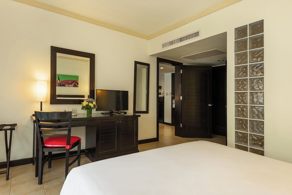 Premium Suite, 1 Bedroom, Garden View (King) - Photo 2