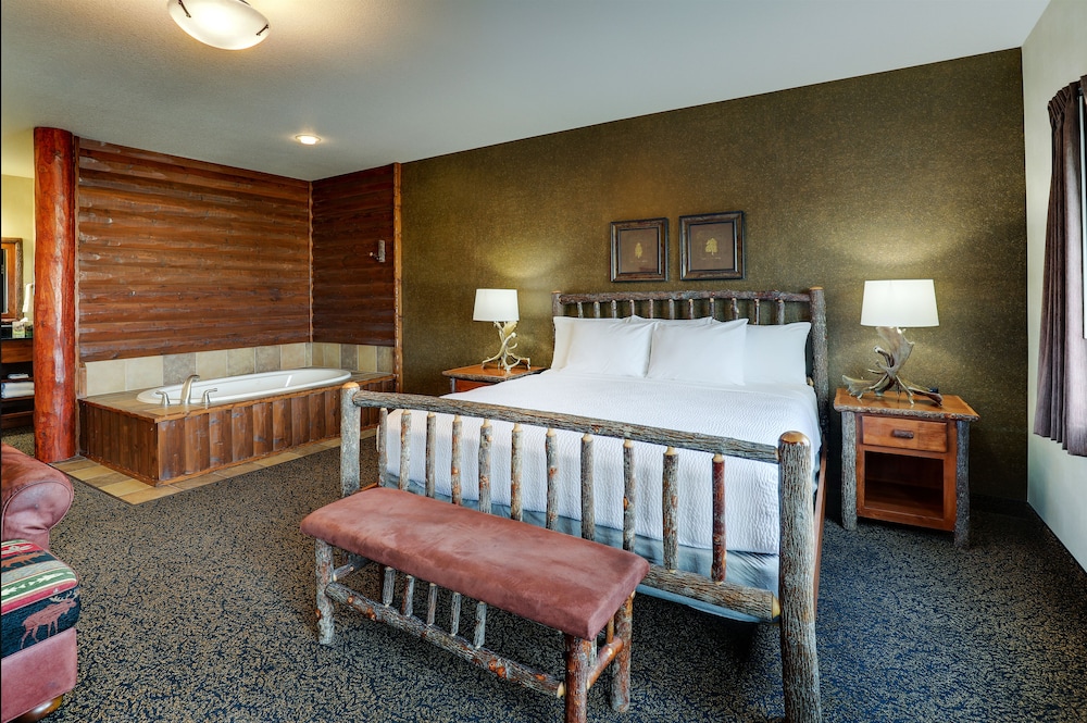 Expanded King with Whirlpool - Photo 4