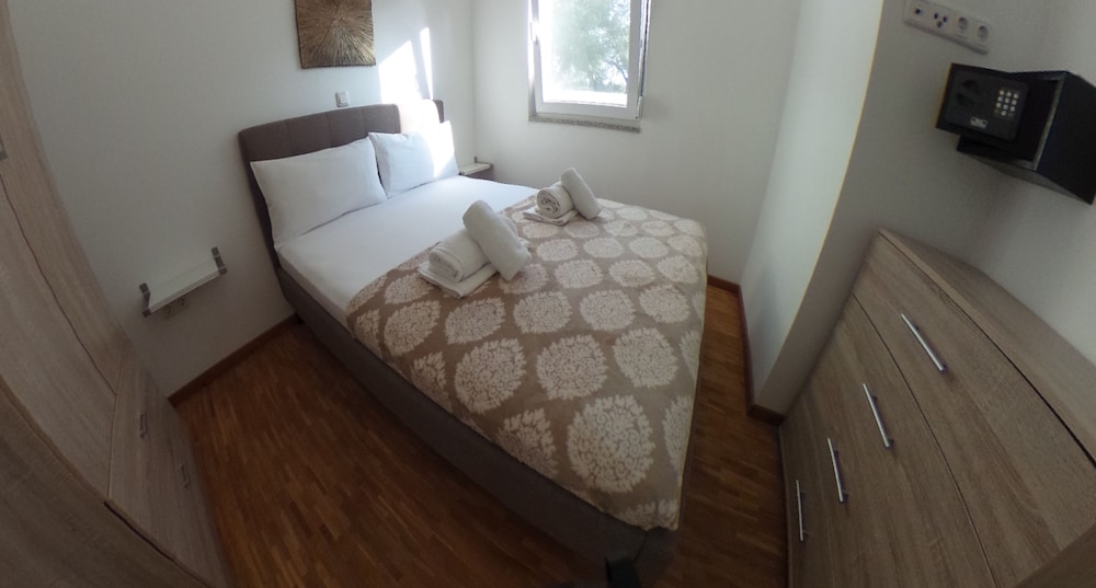 Deluxe Apartment, 1 Queen Bed with Sofa bed, Lanai, Garden View