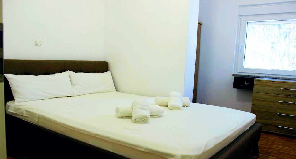 Deluxe Suite, 1 Queen Bed with Sofa bed, Lanai, Garden View