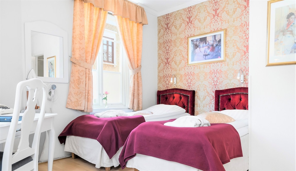 Family Double or Twin Room (Sofa bed) photo 2