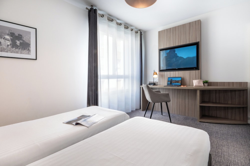 Twin Room - Photo 8
