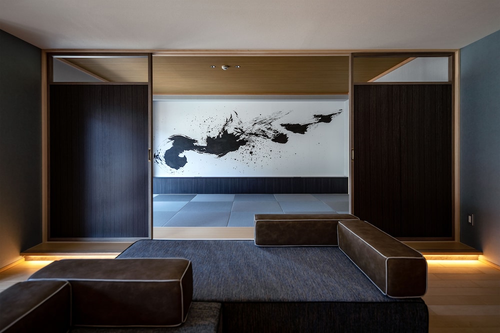 Family Room Japanese Tatami Style photo 2