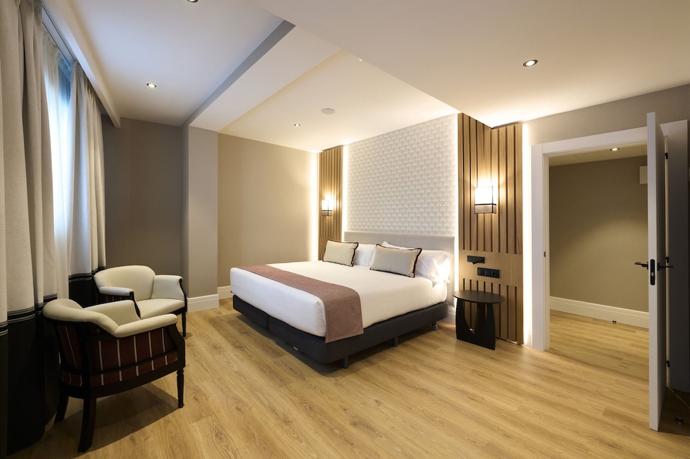 Junior Suite, Private Pool, City View (Panoramic View, Deluxe)
