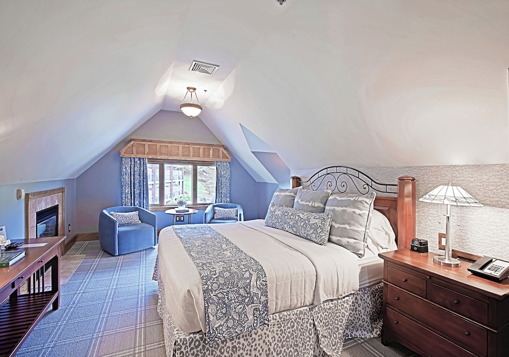 Premium Room, 1 King Bed, Fireplace