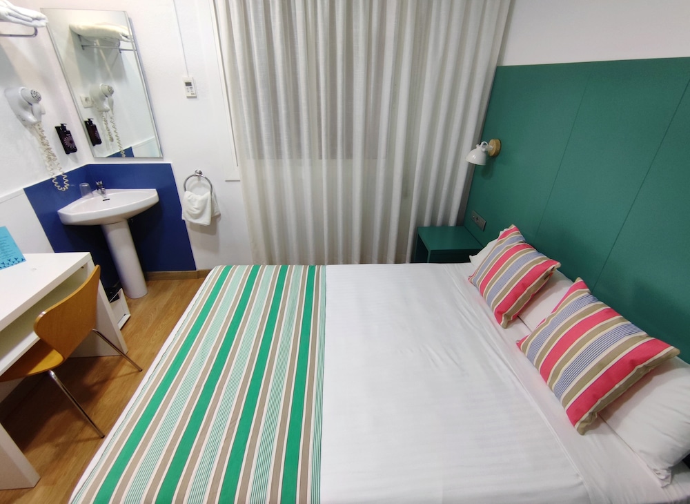 Economy Double Room with Shared Bathroom photo 3
