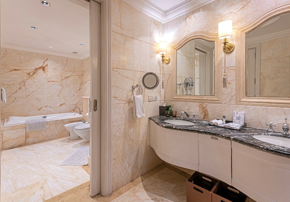Suite, Non Smoking (Willingdon Crescent) thumbnail 6