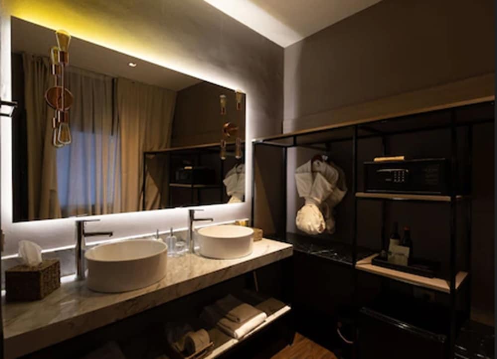 Superior Room thumbnail 5
