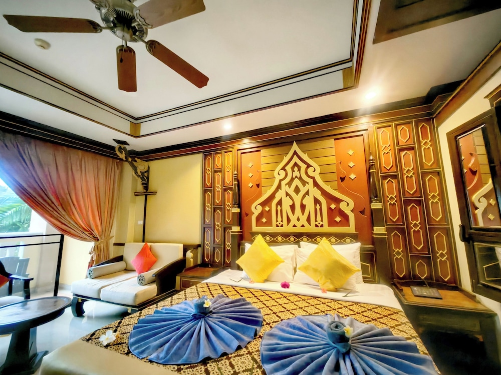 Suite Double Room Balcony with Pool View