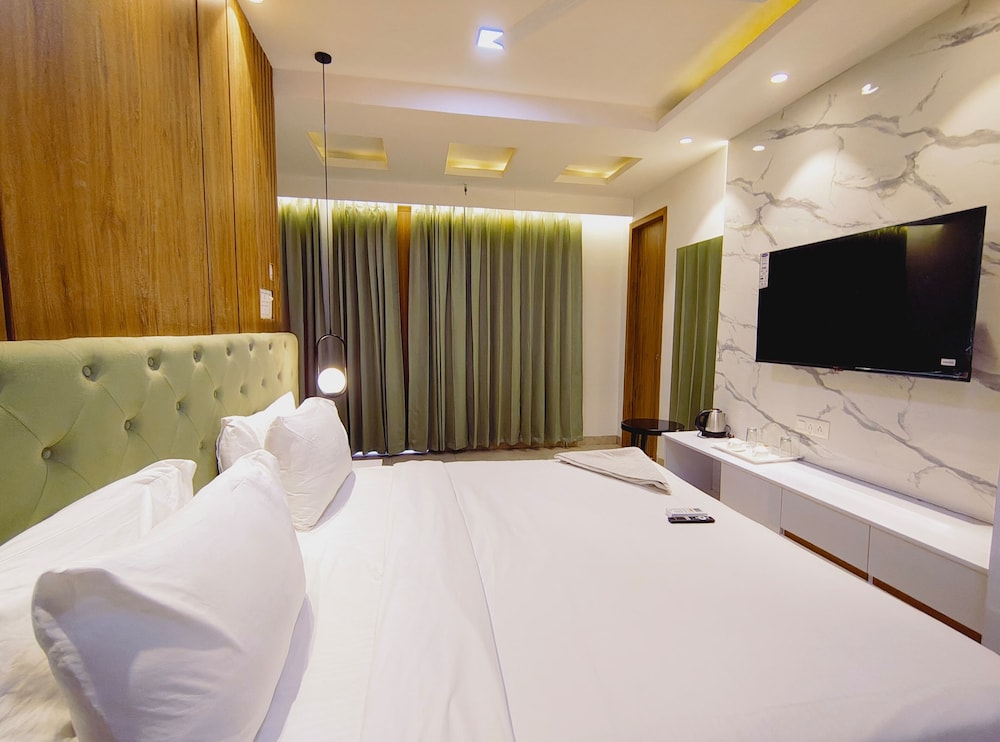 Deluxe Room - Photo 8