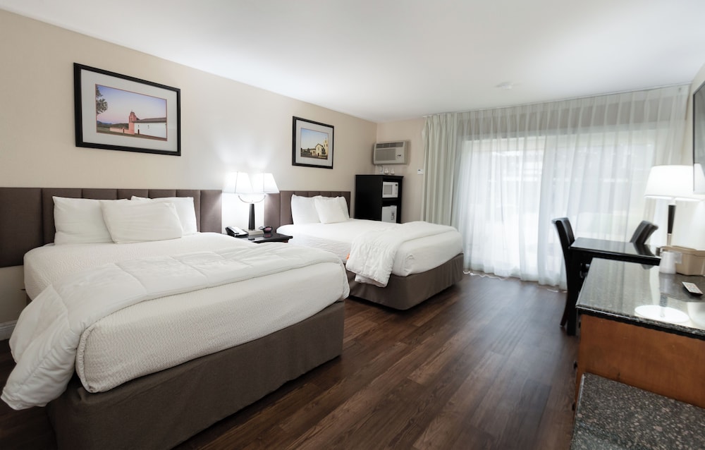 Signature Room, 2 Queen Beds, Patio, Ground Floor photo 1