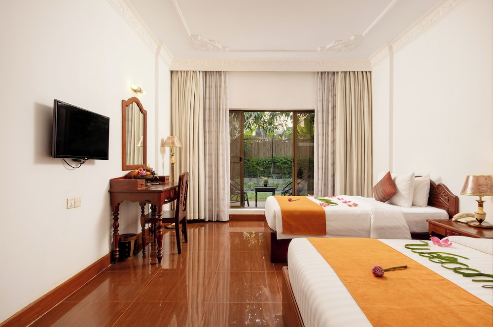 Family Room, City View photo 1