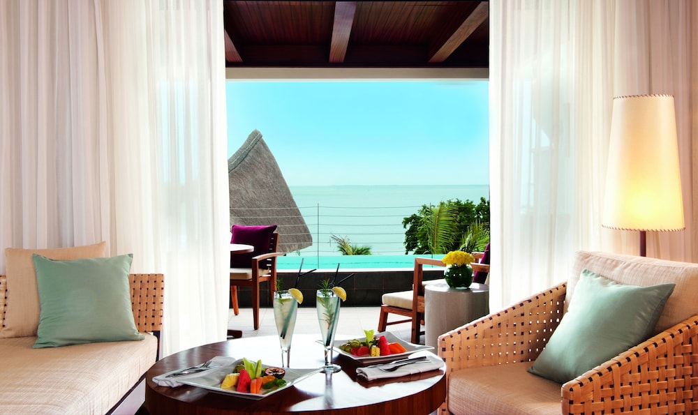 Luxury Pool Suite Partial Seaview