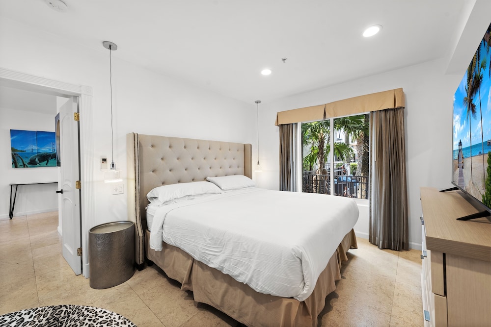 Deluxe Suite, Patio, Partial Sea View photo 3