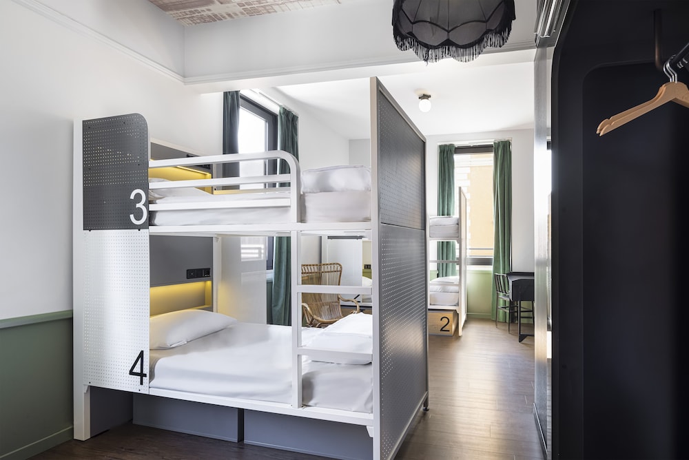 Private 8 bed Room photo 1