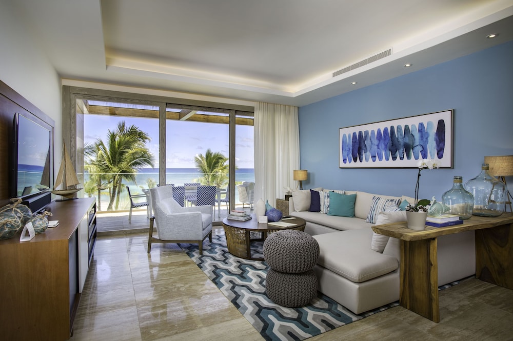 One Bedroom Ocean View Suite.