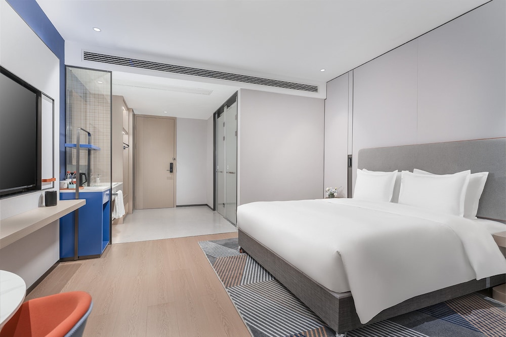 Standard Room, 1 King Bed (Extra Floor Space) photo 3