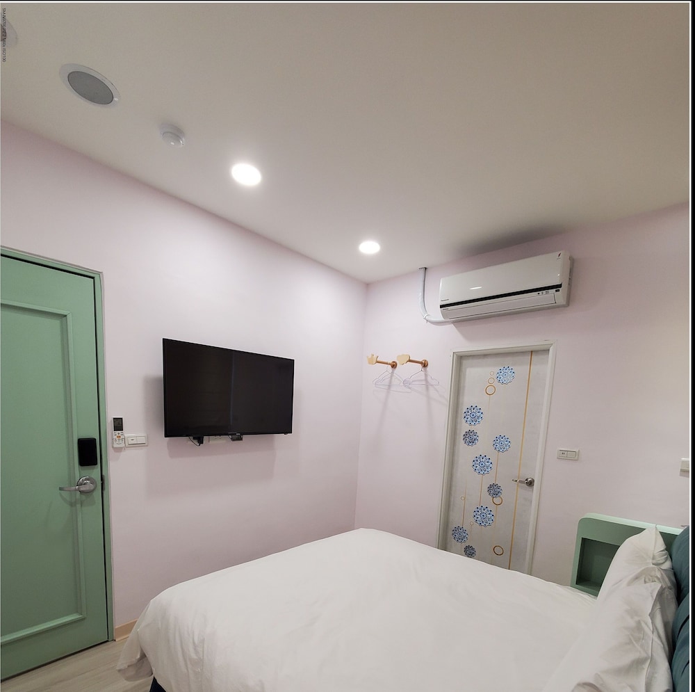 Economy Double Room, 1 Double Bed, Non Smoking, Bathtub - Photo 3