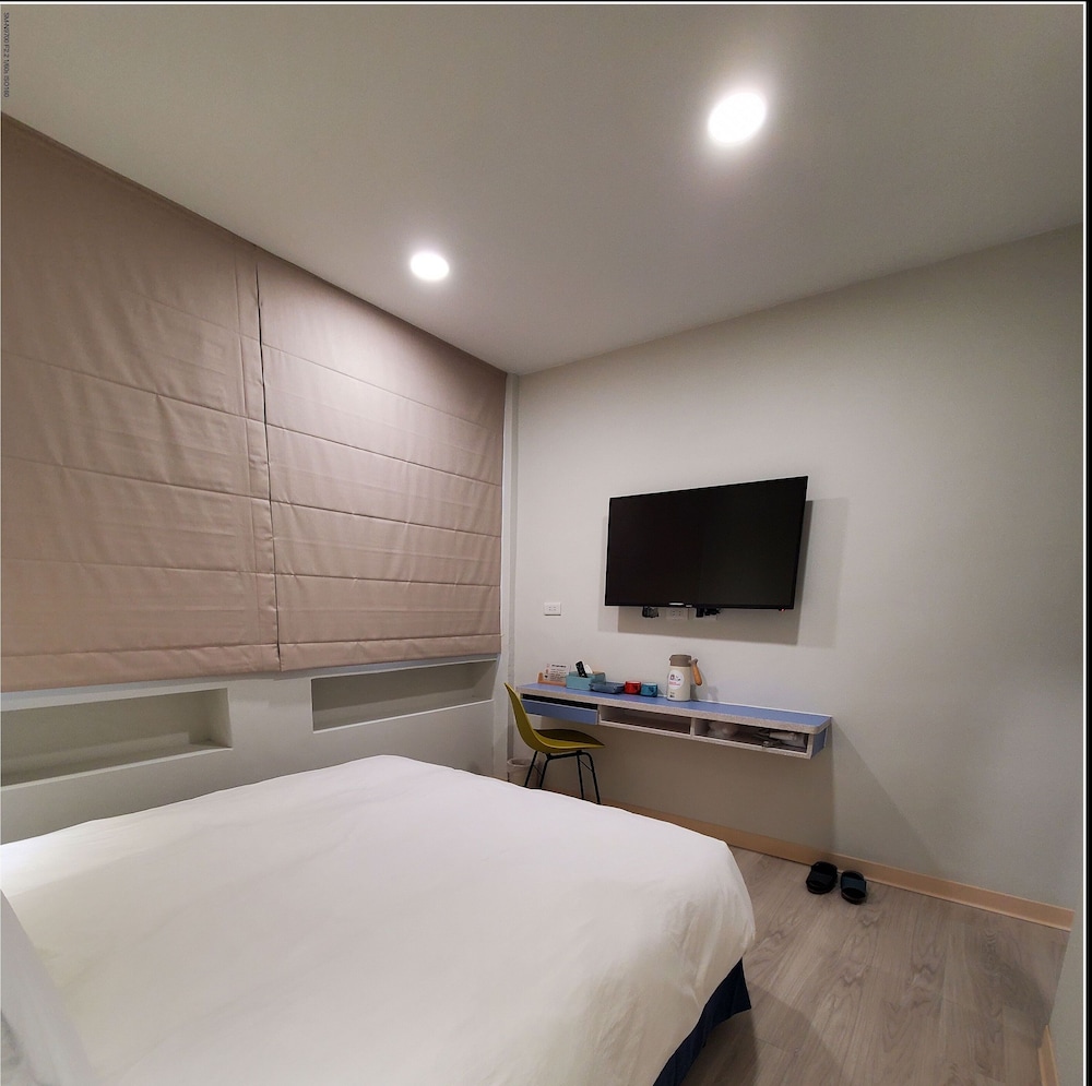Standard Double Room, 1 Double Bed, Non Smoking, Bathtub - Photo 10