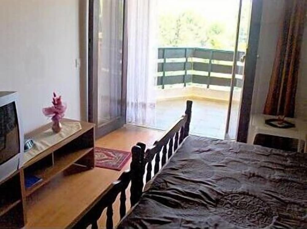 Studio (Nik - 50m from beach - A4(2)) photo 1