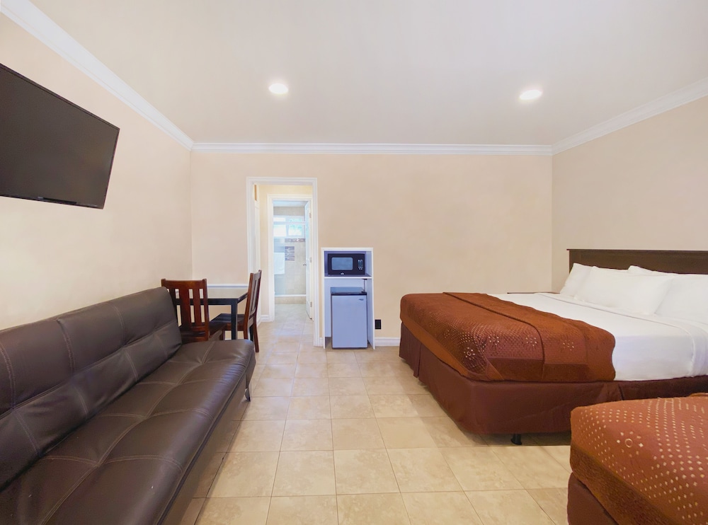 Family Suite, 2 Bedrooms, Non Smoking, Refrigerator & Microwave