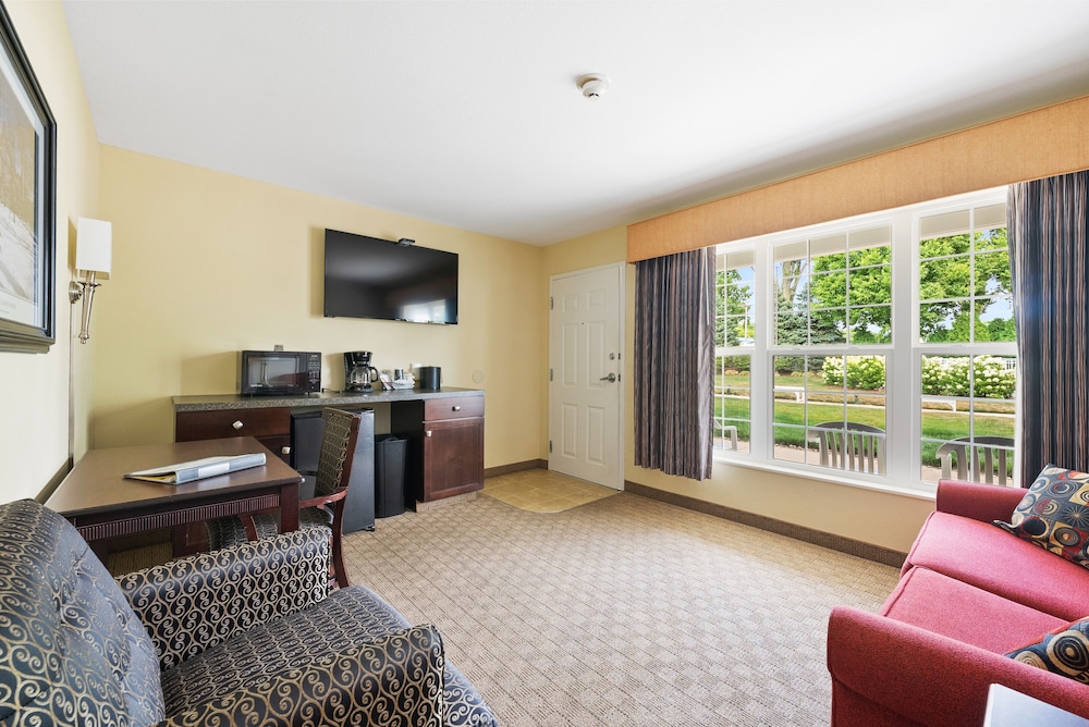 Standard Suite, 1 King Bed with Sofa bed - Photo 4