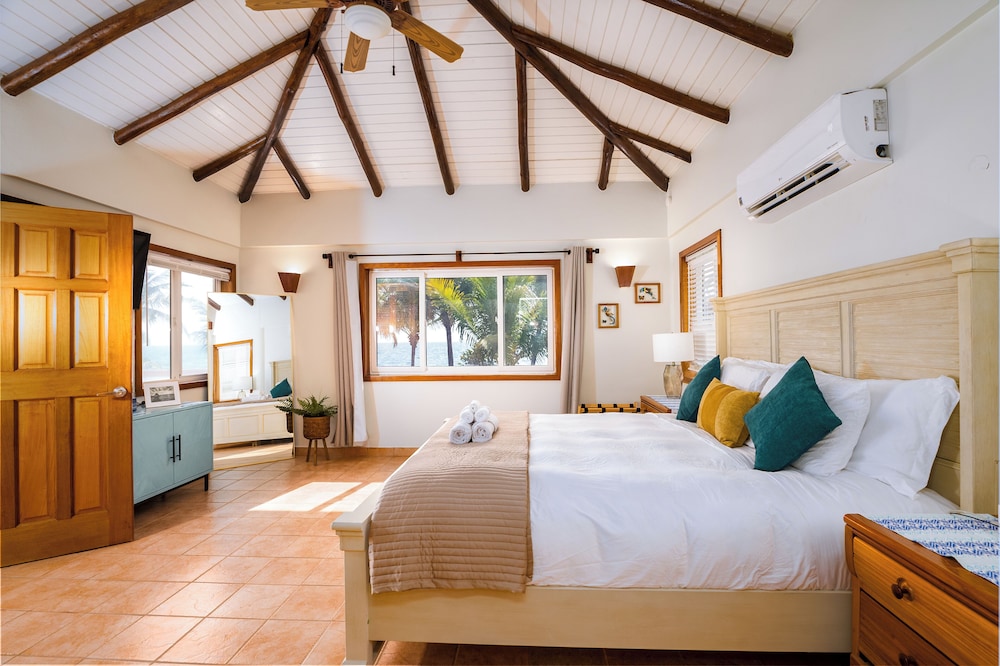 Villa, Beach View photo 1