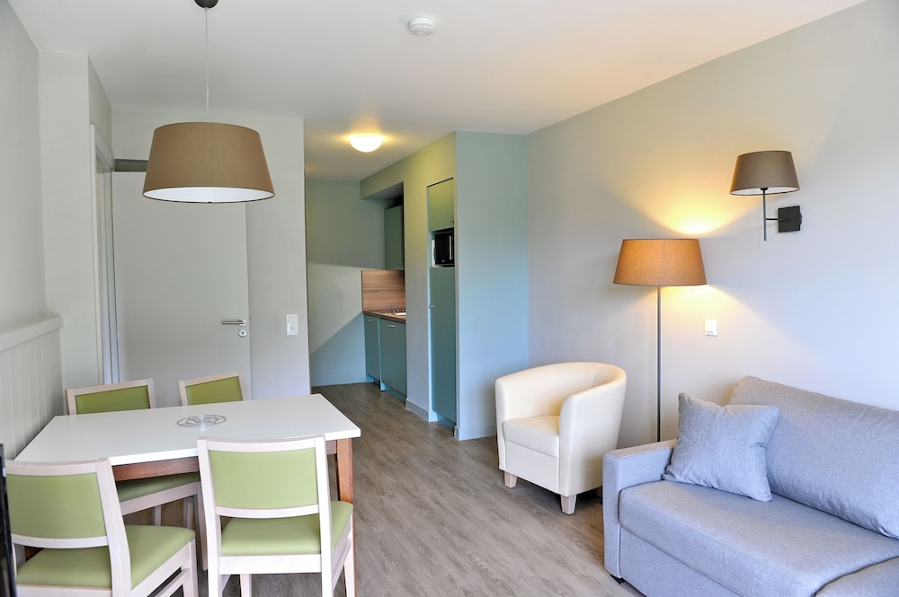 Suite (Douglas)