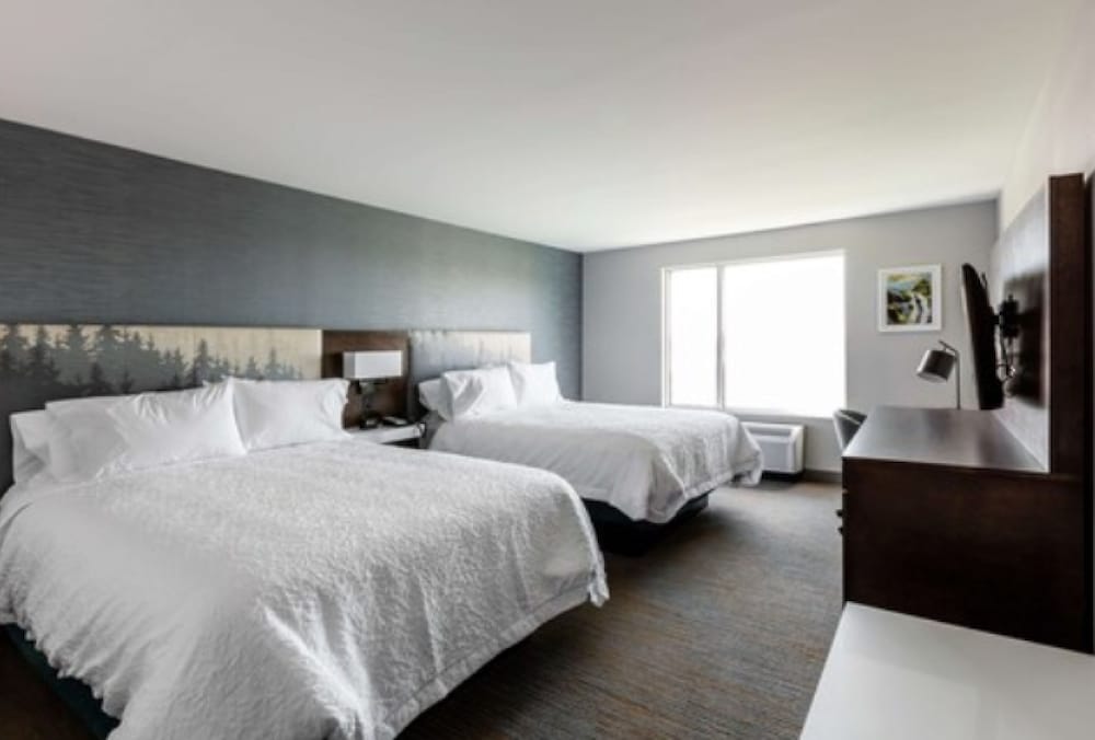 Room, 2 Queen Beds, Refrigerator - Photo 3