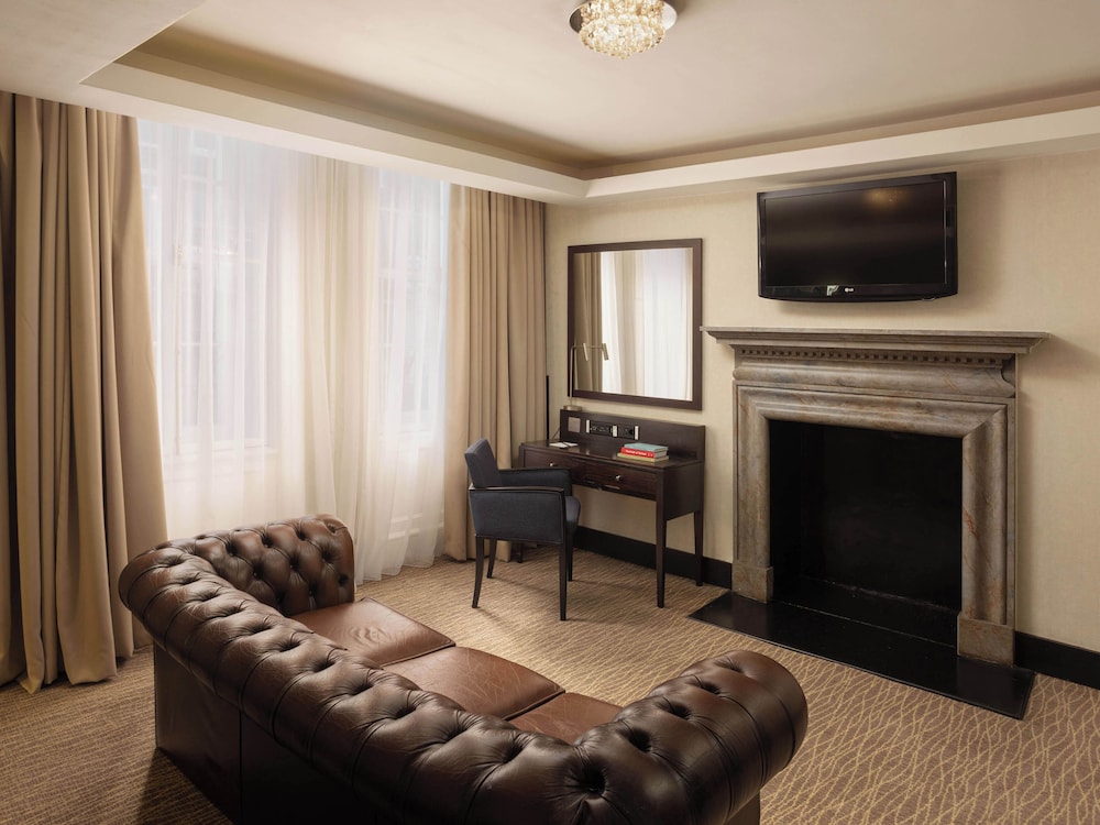 Family room photo 1