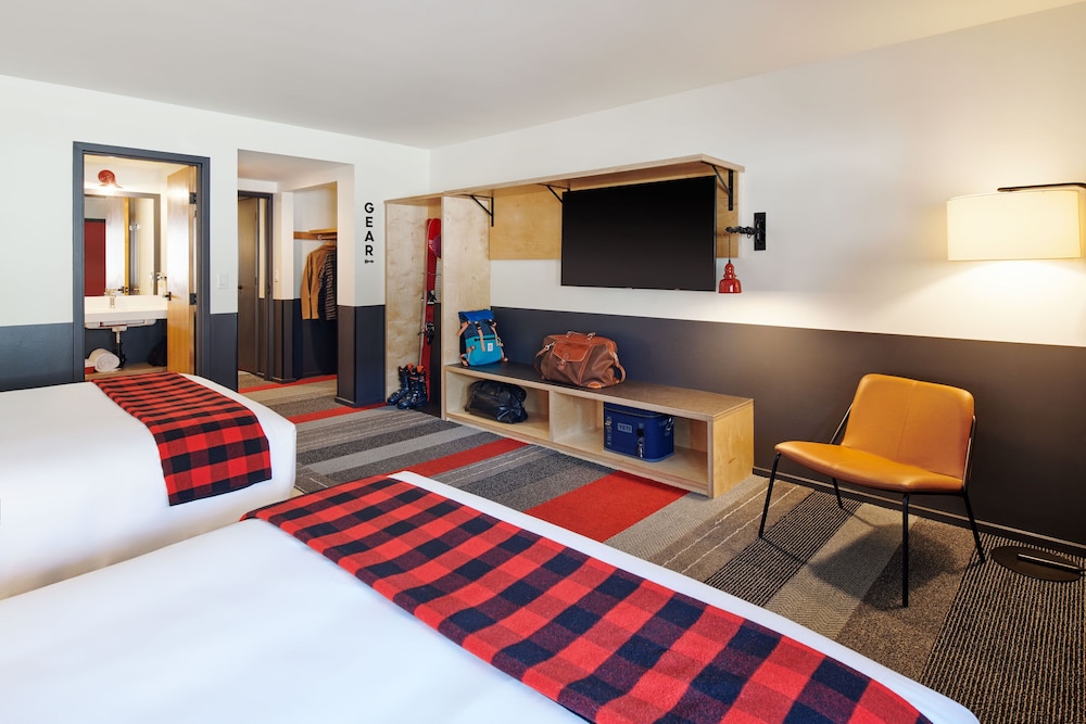 Suite, Multiple Beds, Kitchen - Photo 4