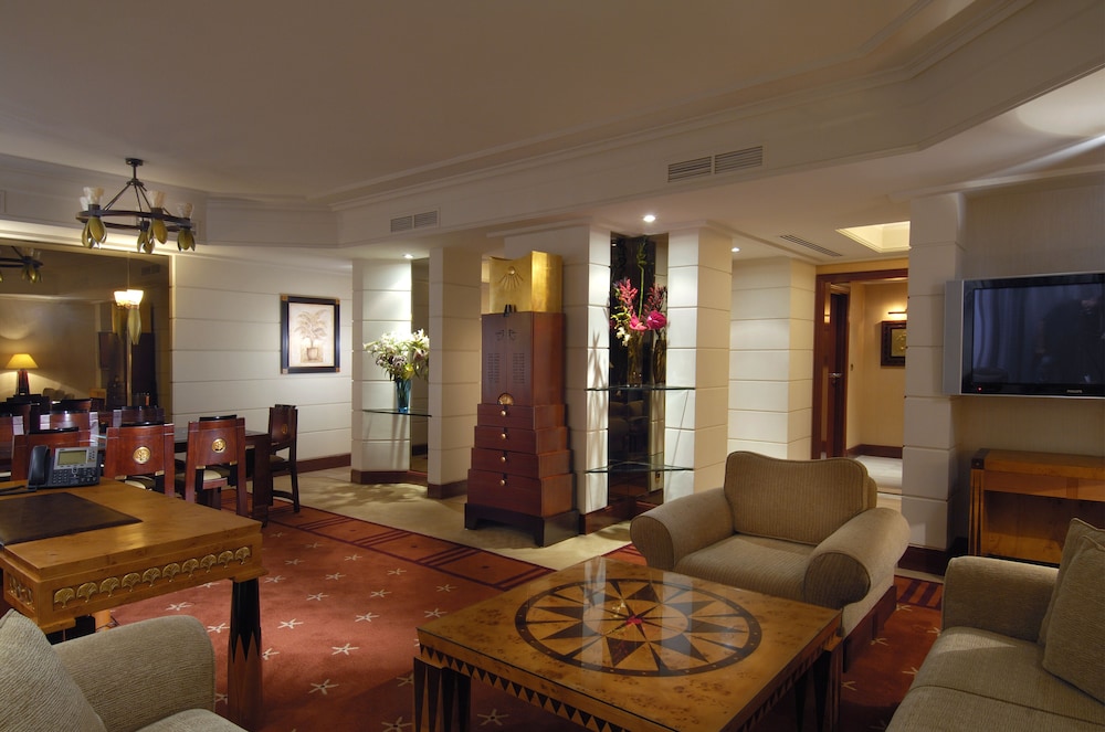 Club Suite, 2 Bedrooms, Accessible, Club Lounge Access (Dining, Kitchen)
