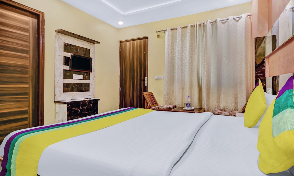 Economy Double Room, 1 King Bed, Non Smoking, Air conditioning photo 2