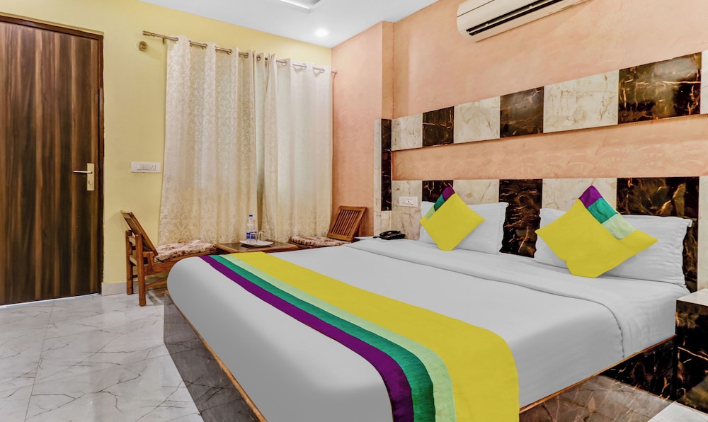 Economy Double Room, 1 King Bed, Non Smoking, Air conditioning photo 3
