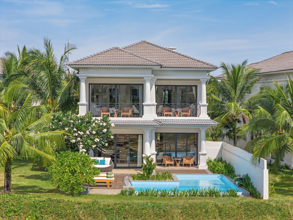 4-Bedroom Villa Garden View with Private Pool