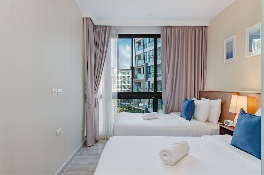 Triple Room, Multiple Beds, Pool View photo 2