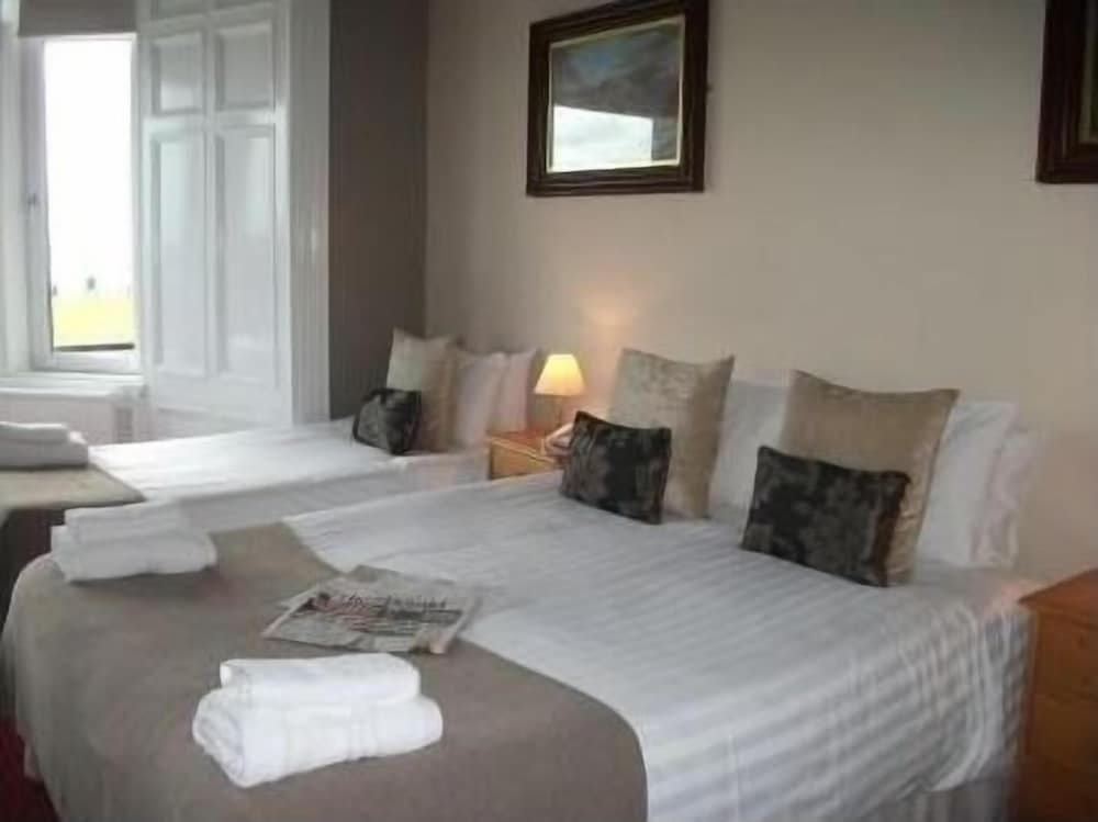 Triple Room, Ensuite photo 1