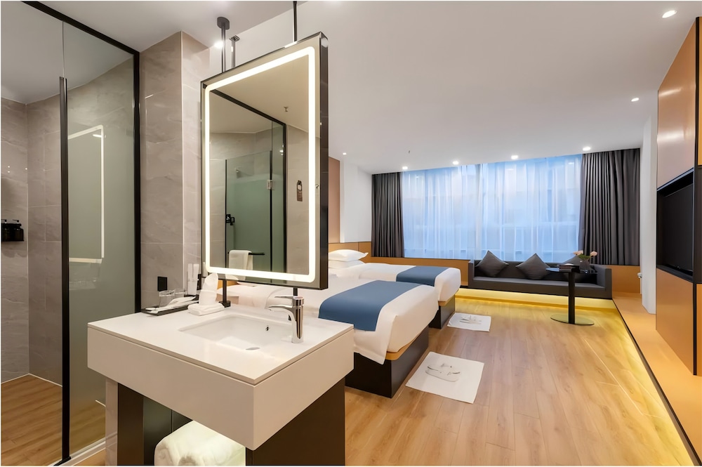 Superior Twin Room, City View