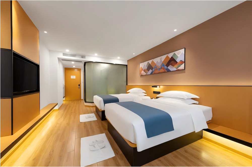 Classic Twin Room, City View