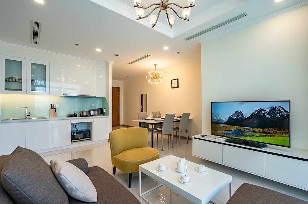 Grand Apartment, 2 Bedrooms, Balcony, City View