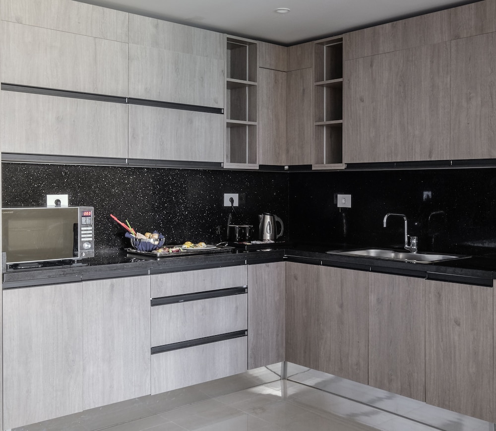 Family Suite (Sea Panoramic) - Photo 12
