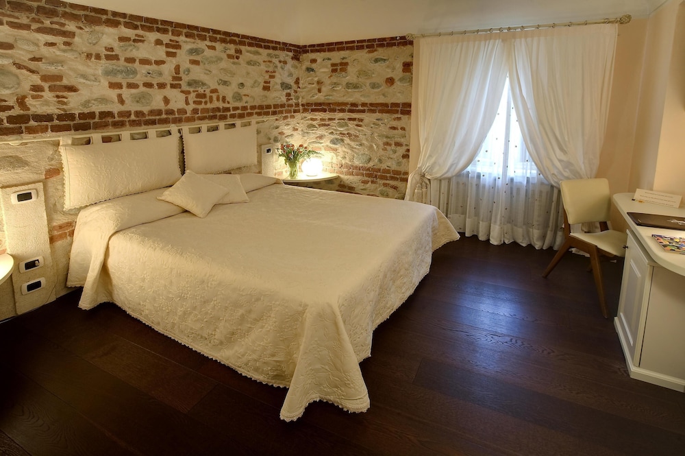 Suite (2 people) photo 2