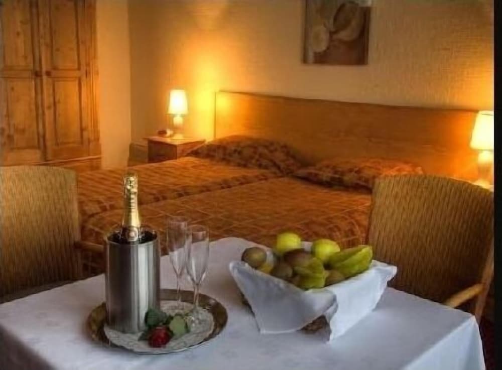 Twin Room, Ensuite photo 1