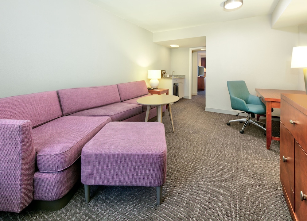 Deluxe Suite, 1 Bedroom - Photo 2