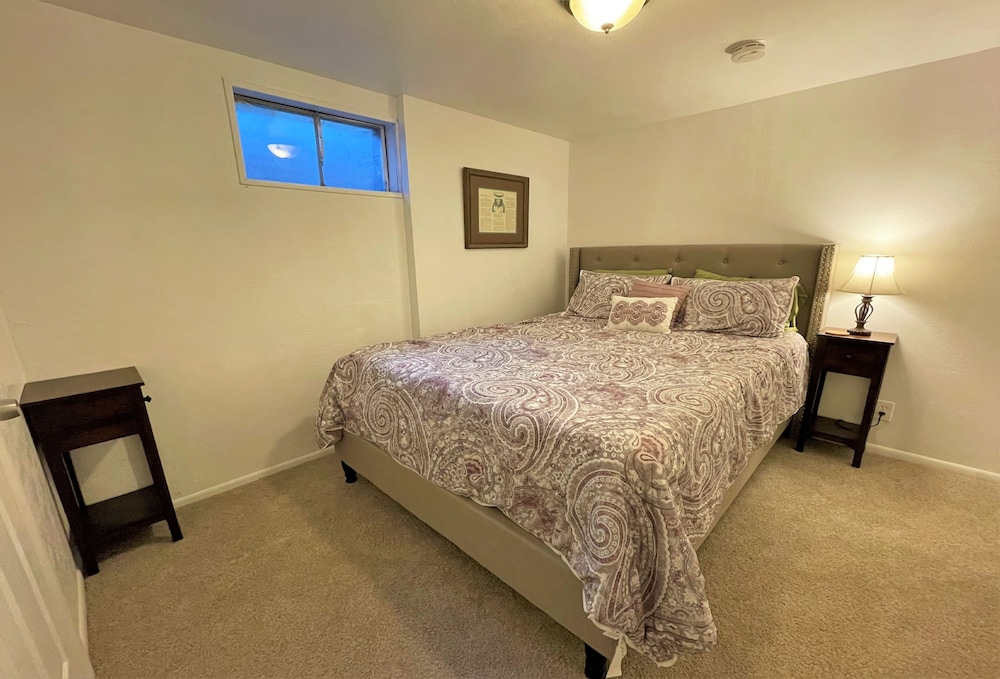 House, Multiple Bedrooms photo 2