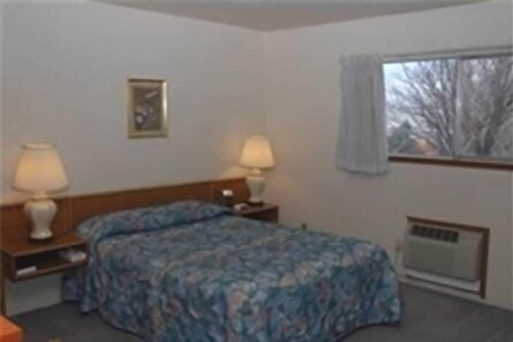Standard Room, 1 Queen Bed